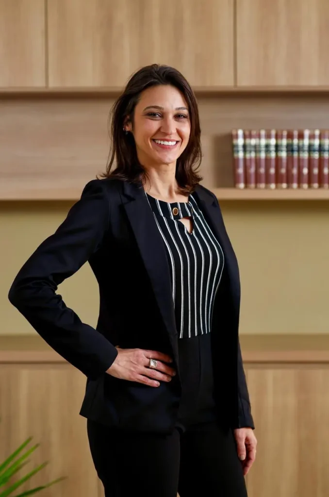Isabella-Advogado-Advocacia-Baczynski-_-Ádamo